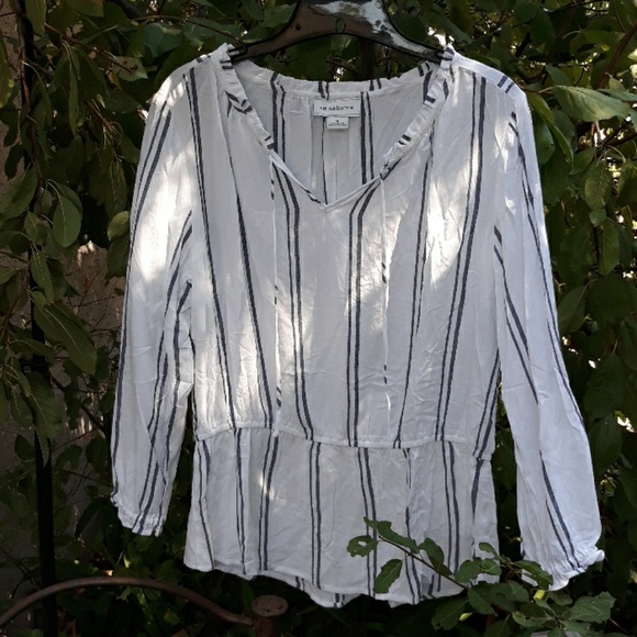 Liz Claiborne Tops - Liz Claiborne Rayon Blouse